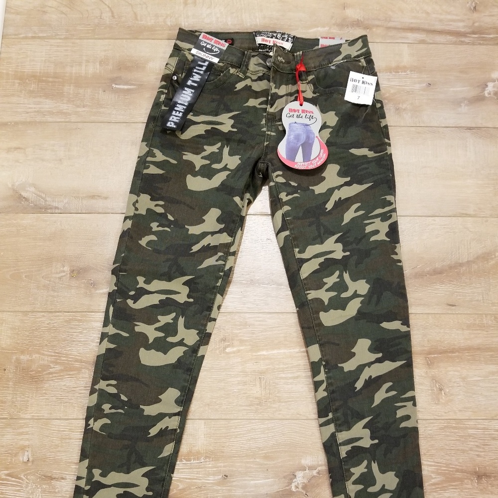 Hot Kiss skinny Camo Jean's Size 7